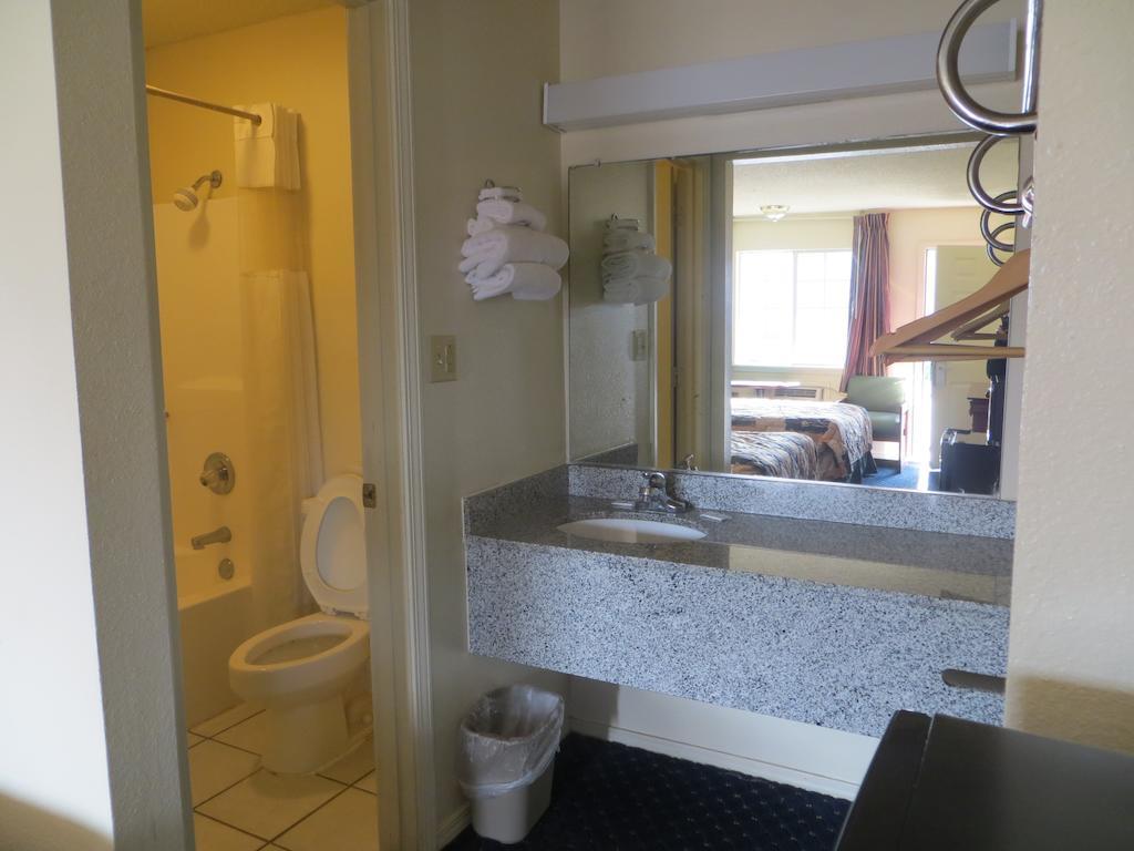 Regency 7 Rogers Motel Bilik gambar